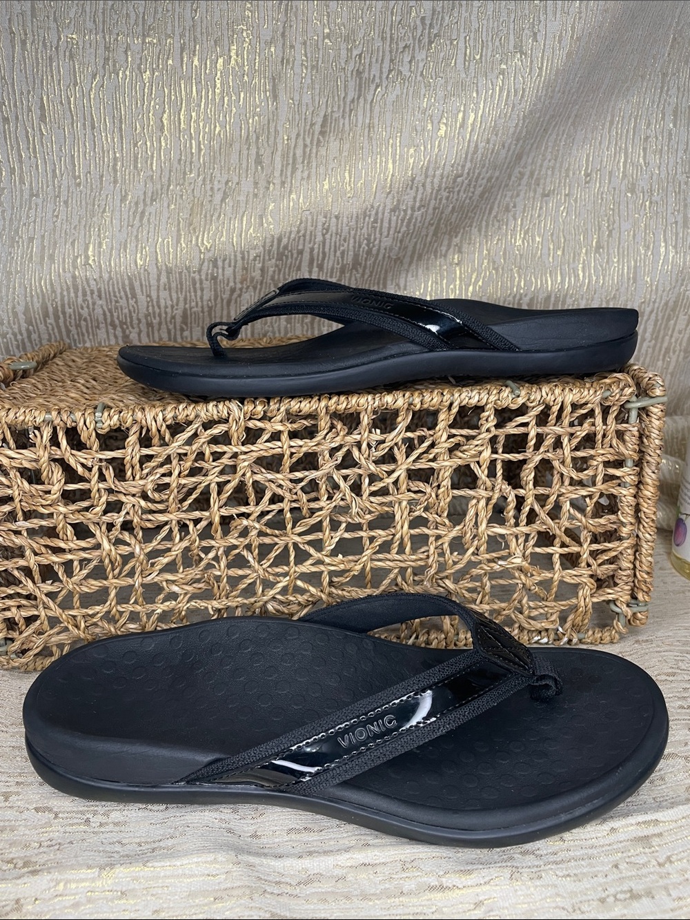 Vionic TIDE  Black Flip Flop Sandals Sz 9 Men’s MINT! - Picture 2 of 8